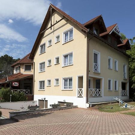 Hotel Francoise Balatonlelle Εξωτερικό φωτογραφία