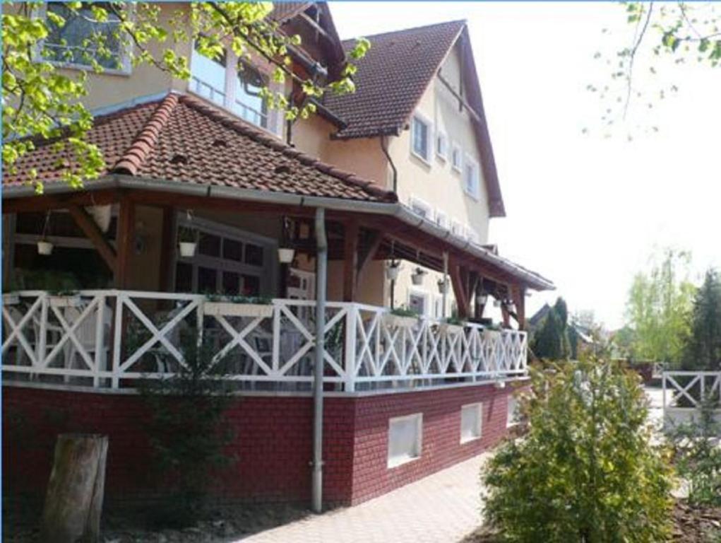 Hotel Francoise Balatonlelle Εξωτερικό φωτογραφία