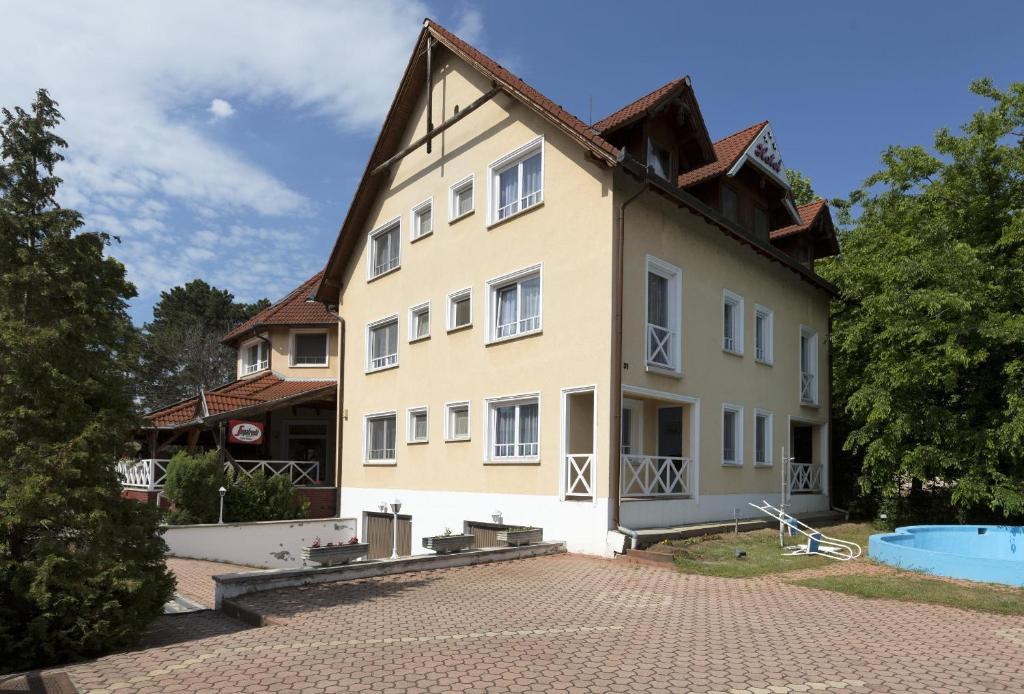 Hotel Francoise Balatonlelle Εξωτερικό φωτογραφία