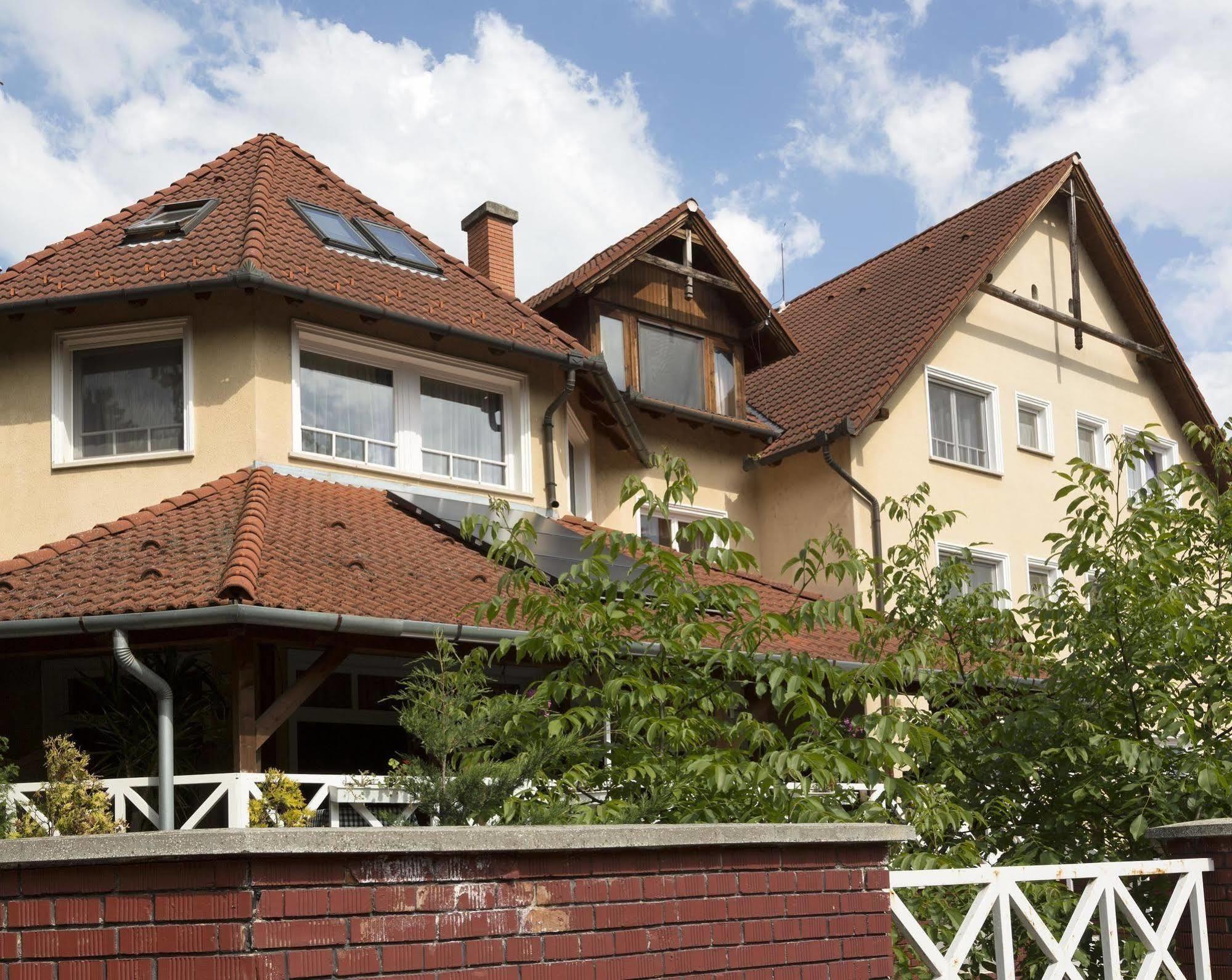Hotel Francoise Balatonlelle Εξωτερικό φωτογραφία