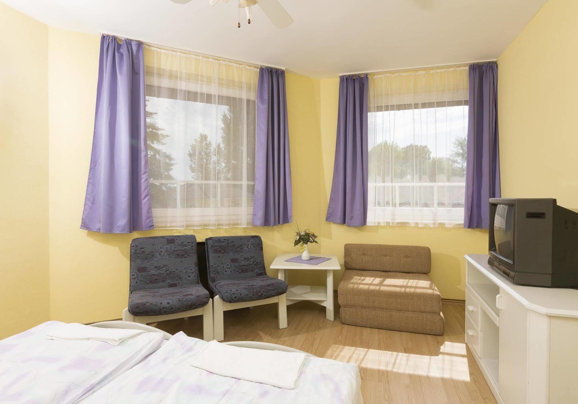 Hotel Francoise Balatonlelle Εξωτερικό φωτογραφία