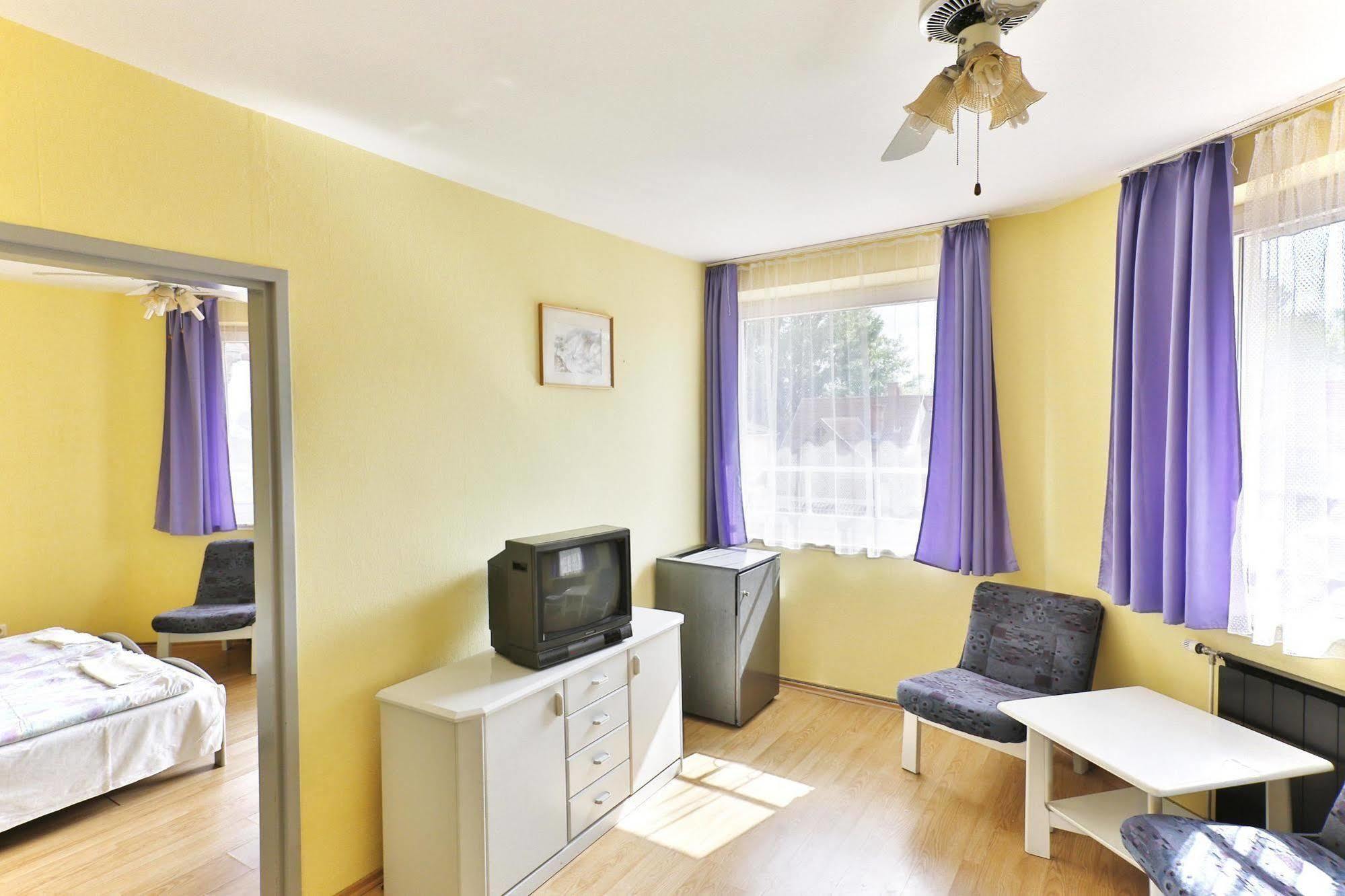 Hotel Francoise Balatonlelle Εξωτερικό φωτογραφία