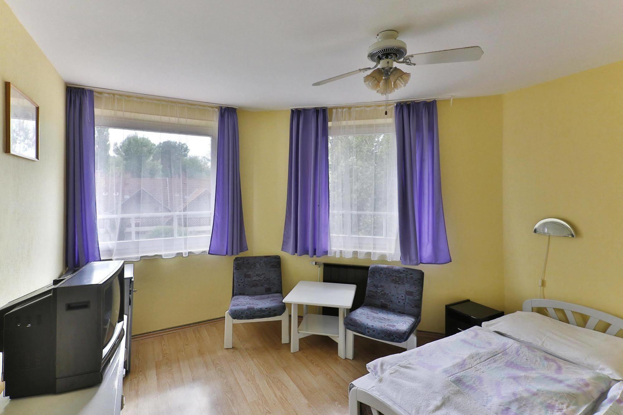 Hotel Francoise Balatonlelle Εξωτερικό φωτογραφία