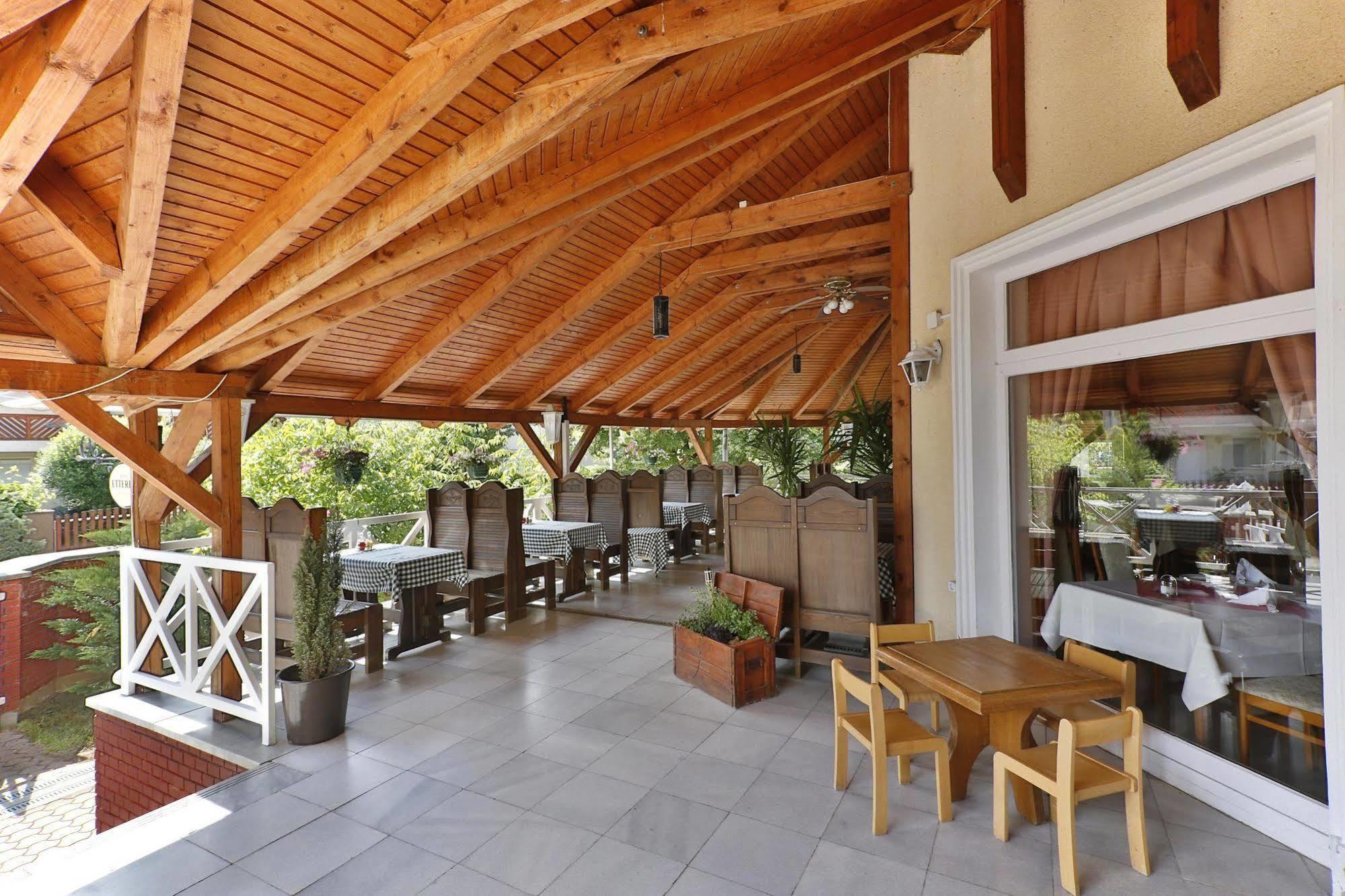 Hotel Francoise Balatonlelle Εξωτερικό φωτογραφία